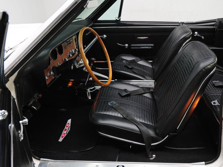 Интерьер Pontiac Tempest GTO Convertible 1967 года  (фото 22 из 22)